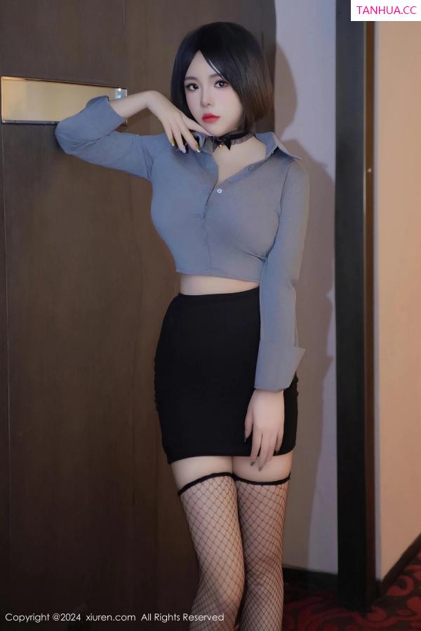   [XiuRen]高清写真图 2024.04.23 No.8435 陆萱雅 黑丝美腿第16张图片